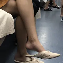 有人like这种鞋子吗？ #美脚 #足交 #恋足 #美足 #美腿 #高跟鞋 #脚奴 #足奴 #舔脚 #射脚 #脚趾 #足控 #腿控