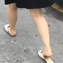 嫩嫩的脚后跟和脚底，怎么样呢？ #偷拍 #街拍 #盗摄 #美脚 #足交 #恋足 #美足 #美腿 #高跟鞋 #射精 #脚奴 #舔脚 #射脚 #脚趾 #足控 #腿控