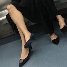 你更喜欢哪一双美🦶🏻 ？#偷拍 #街拍 #盗摄 #美脚 #足交 #恋足 #美足 #美腿 #高跟鞋 #射精 #脚奴 #舔脚 #射脚 #脚趾 #足控 #腿控