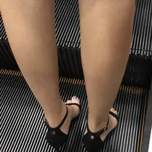 绝美的足弓，谁看了不想塞进去呢？真想来一管==✊🏻=⊃💦🦶🏻 #美脚 #足交 #恋足 #美足 #美腿 #高跟鞋 #射精 #脚奴 #舔脚 #射脚 #脚趾 #足控…
