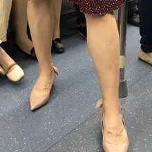 熟女+高跟鞋，完美搭配 #白丝 #美脚 #足交 #恋足 #美足 #美腿 #高跟鞋 #射精 #脚奴 #舔脚 #射脚 #脚趾 #足控 #腿控 #足底