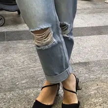 这种鞋也挺好看的，就是不知道脚趾怎么样。#美脚 #高跟鞋 #美腿 #少妇 #街拍 #偷拍 #恋足 #足控