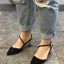 这种鞋也挺好看的，就是不知道脚趾怎么样。#美脚 #高跟鞋 #美腿 #少妇 #街拍 #偷拍 #恋足 #足控