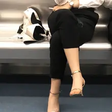 喜欢这样的鞋吗？#美脚 #地铁 #街拍 #偷拍