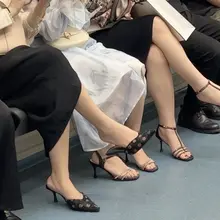 医美三骚2 #美脚 #裸足 #偷拍 #盗摄 #嫩足 #嫩脚 #美足