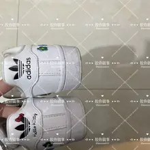 pyq发自拍照看到的可爱HelloKitty的阿迪，简直好看极了，新买的还是，果断找机会看见脱下放在外面，可惜没有袜子，不过味道确实香，更多细节在电报群 #阿…