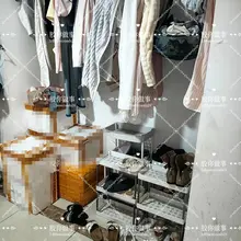 大学城附近的公寓就是出货多，这位更是大胆，直接把一大堆袜子，内衣，衣服放外面，还有各种名牌鞋子，Gucci，麦昆，Nike，aj这种，还有刚刚脱下来放在盆里准…