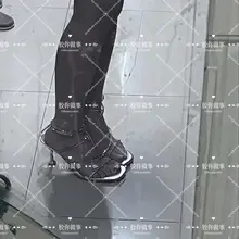 扫到一家极品女高鞋柜，一开始并不知道是参加毕业典礼穿的，后面在附近dy刷到这个毕业典礼的女主，然后想办法搞到她的pyq，里面发了关于这双鞋，也算边看边玩了，不…