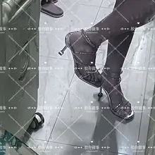 扫到一家极品女高鞋柜，一开始并不知道是参加毕业典礼穿的，后面在附近dy刷到这个毕业典礼的女主，然后想办法搞到她的pyq，里面发了关于这双鞋，也算边看边玩了，不…