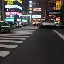 うわ‼️ 信号待ちしてる間に、フォロワーさん爆増しとるぅ‼️ 大丈夫かしら⁉️