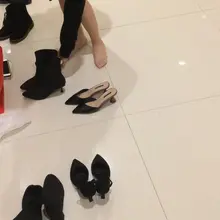 短靴肉丝美少妇脱靴试鞋