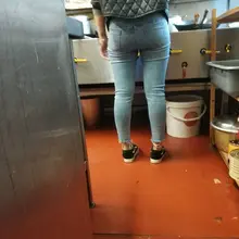 群友分享亲姐姐第四弹 #翘臀 #紧身牛仔裤 #意淫