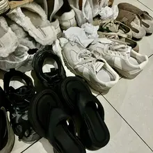 汗脚小姐姐惨被薅羊毛，不仅拖鞋被中出射精，连袜子都被掳走那拿回去当飞机杯肉便器了～😁😁😁