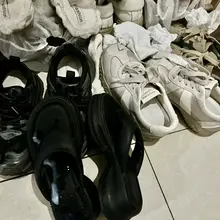 汗脚小姐姐惨被薅羊毛，不仅拖鞋被中出射精，连袜子都被掳走那拿回去当飞机杯肉便器了～😁😁😁