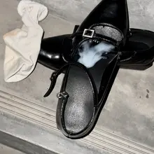 谁家女朋友把情人节约会后的臭袜子扔鞋子里啦～楼道的变态叔叔可就把你的袜子笑纳了哦～