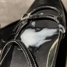 谁家女朋友把情人节约会后的臭袜子扔鞋子里啦～楼道的变态叔叔可就把你的袜子笑纳了哦～