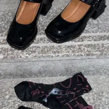抱歉！抱歉！还没等我享用你的鞋子时候，因为袜子味道太诱人，一下子精液全都交代了，洗袜子劳您费心了！