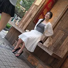 看表情就知道在说：“你咋拍得这么丑” #淫脚 #淫鞋 #街拍 #美足 #美鞋 #挑鞋 #平底鞋 #趾缝 #足弓 #脚底 #趾缝 #玉足 #高跟鞋 #打胶 #扫…