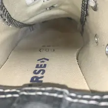 #射鞋 #玩鞋 #扫楼 #打胶 一直没玩过yeezy350本来想去玩下妹子的yeezy的....可到妹子家门口一看到踩着穿的converse就瞬间沦陷了...…