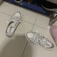 #射鞋 #玩鞋 #扫楼 #打胶 少妇姐姐真的是绝了！我是真的从来没有闻过汗味可以盖过鞋味的帆布鞋！也不知道姐姐今天走了多少路，鞋垫都潮潮的，那个味道！太美妙了…