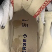 #射鞋 #玩鞋 #扫楼 #打胶 上次就对这双红色converse眼馋不已，刚巧早年的时候不懂事顺过一双...想着狸猫再换个太子好好爽两天。也好在我素来都比较谨…