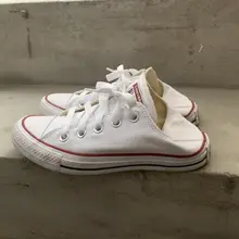 #射鞋 #玩鞋 #扫楼 #打胶 这个妹子真是从来都没让我失望过！只可惜虽然看到妹子穿这双鞋了，但是妹子的dy没来得及保存就删了！真是可惜啊！不过这种踩着穿的c…