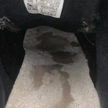 #射鞋 #玩鞋 #扫楼 #打胶 内增高有时候真的是有奇效，原本空空荡荡的鞋子立马变得十分的紧致！原本准备把妹子的阿甘顺回酒店玩一晚上的...结果妹子的yeez…