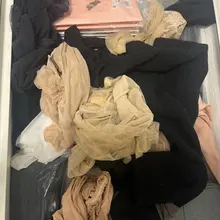 同好分享，进了表姐房间，好多骚内，还有开裆丝袜，没想到她这么骚。