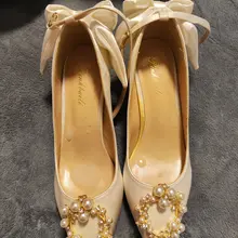 漂亮女邻居的婚鞋，再帮她保养一下。