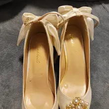 漂亮女邻居的婚鞋，再帮她保养一下。