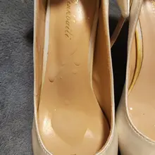 漂亮女邻居的婚鞋，再帮她保养一下。