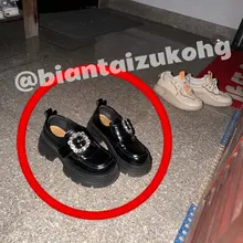 蹲了几日的小皮鞋终于被我玩到了（下雨天跑空几次鞋主还没把鞋子放出来）所以这次定打个如胶似漆射满鞋面💦