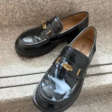 把恶心的体液留在鞋面上，是对小姐姐鞋子的绝对羞辱💦