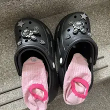 喜欢夏季闷出味的凉鞋里还放了双袜子🧦