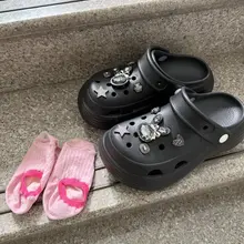 喜欢夏季闷出味的凉鞋里还放了双袜子🧦