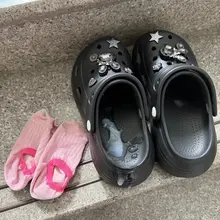 喜欢夏季闷出味的凉鞋里还放了双袜子🧦