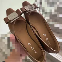 小姐姐的平底鞋替我来储存我的体液