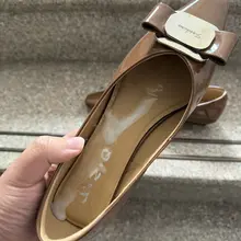 小姐姐的平底鞋替我来储存我的体液