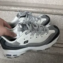 御姐小姐姐的斯凯奇球鞋（可惜不是可拆卸鞋垫，要不然精液更多量更大）麻烦小姐姐收到我的精液啦，想要你的鞋子怀孕