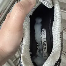 御姐小姐姐的斯凯奇球鞋（可惜不是可拆卸鞋垫，要不然精液更多量更大）麻烦小姐姐收到我的精液啦，想要你的鞋子怀孕