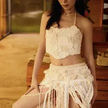 江一燕挑战废土风流苏裙，半遮半掩间大秀白皙笔直美腿