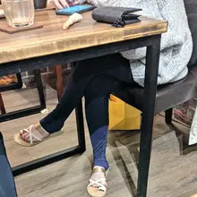 白嫩的小脚和红色的美甲真是诱惑~ 点击链接👉https://t.co/27RX38nWBn解锁更多精彩
