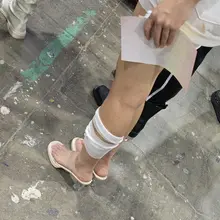 同好兄弟推荐去漫展，于是博主前段时间去了一次，一去一个不吱声，里边的coser小姐姐们真的是人美心善。 后悔啊上学时为啥不知道还有这么个好地方。。 #足 #脚…