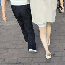 喜欢女大的青春活力，与阳光洒在身上的慵懒。 素莲初含，玉露凝香。 ps. 表面上看博主是在描写莲花初开时的香气，但细心的同好兄弟已经发现了，莲：足，玉：玉足，…