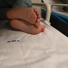 第三期 是无法复刻的瞬间 二十来岁，可能是今年wp系列中保养最好的一双美足了 不过咱就是说，袜子放脚头不怕半夜踢掉地上吗 #足 #脚趾 #恋足 #美脚 #凉鞋…