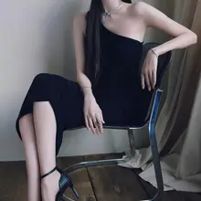 娜扎很榨啊，这玉足这表情，哪个贱儿子不想跪在面前叫妈妈呢，哪个贱狗不想被娜扎肆虐然后爆射呢。