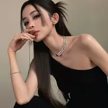 娜扎很榨啊，这玉足这表情，哪个贱儿子不想跪在面前叫妈妈呢，哪个贱狗不想被娜扎肆虐然后爆射呢。