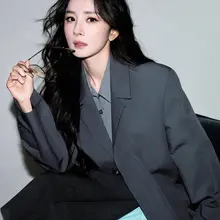妈妈又出来榨我了，我直接放大看妈妈脚背上的青筋和脚趾缝，再给妈妈换个性感豹纹吊带。杨幂妈妈踩我