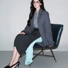 妈妈又出来榨我了，我直接放大看妈妈脚背上的青筋和脚趾缝，再给妈妈换个性感豹纹吊带。杨幂妈妈踩我