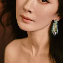 幂妈妈不要再这样盯着我了，我都听你的，认真的给你舔，舔到你舒服够了为止，用你的玉足高跟踩烂我的鸡巴吧
